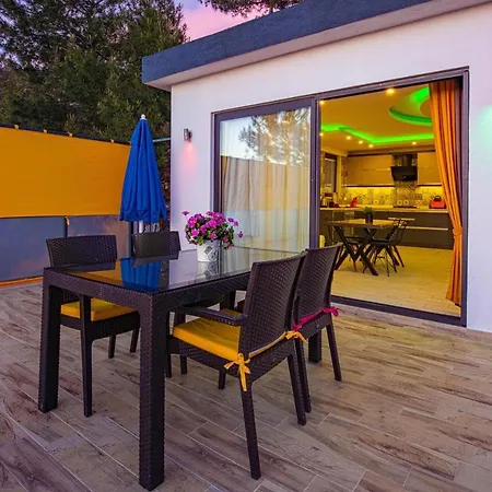 Apartament Nilo - Kalkan'da 2+1 Muhafazakar Tatil Villasi