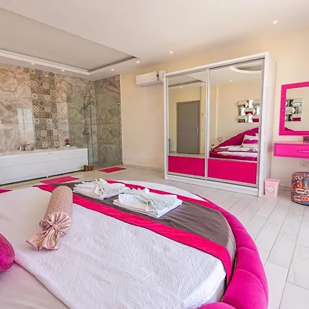 Nilo - Kalkan'da 2+1 Muhafazakar Tatil Villasi