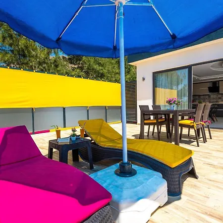 Nilo - Kalkan'da 2+1 Muhafazakar Tatil Villası *