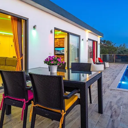 Daire Nilo - Kalkan'da 2+1 Muhafazakar Tatil Villası Kaş