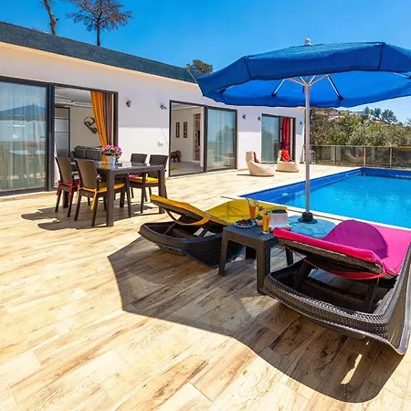 Nilo - Kalkan'da 2+1 Muhafazakar Tatil Villasi * Kas