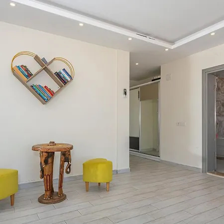 Nilo - Kalkan'da 2+1 Muhafazakar Tatil Villasi Apartment