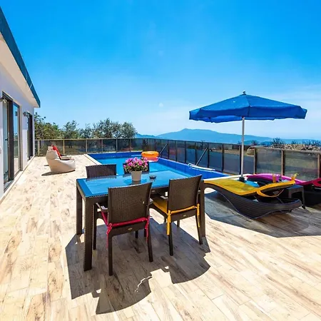 Nilo - Kalkan'da 2+1 Muhafazakar Tatil Villası *