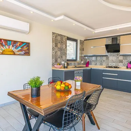 Nilo - Kalkan'da 2+1 Muhafazakar Tatil Villasi * Kas