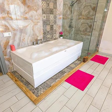 Daire Nilo - Kalkan'da 2+1 Muhafazakar Tatil Villası